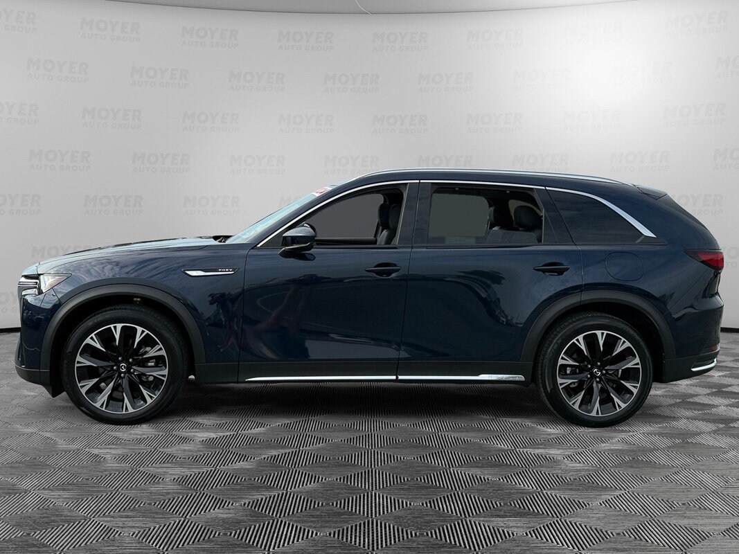 2024 Mazda CX-90 Premium photo 2