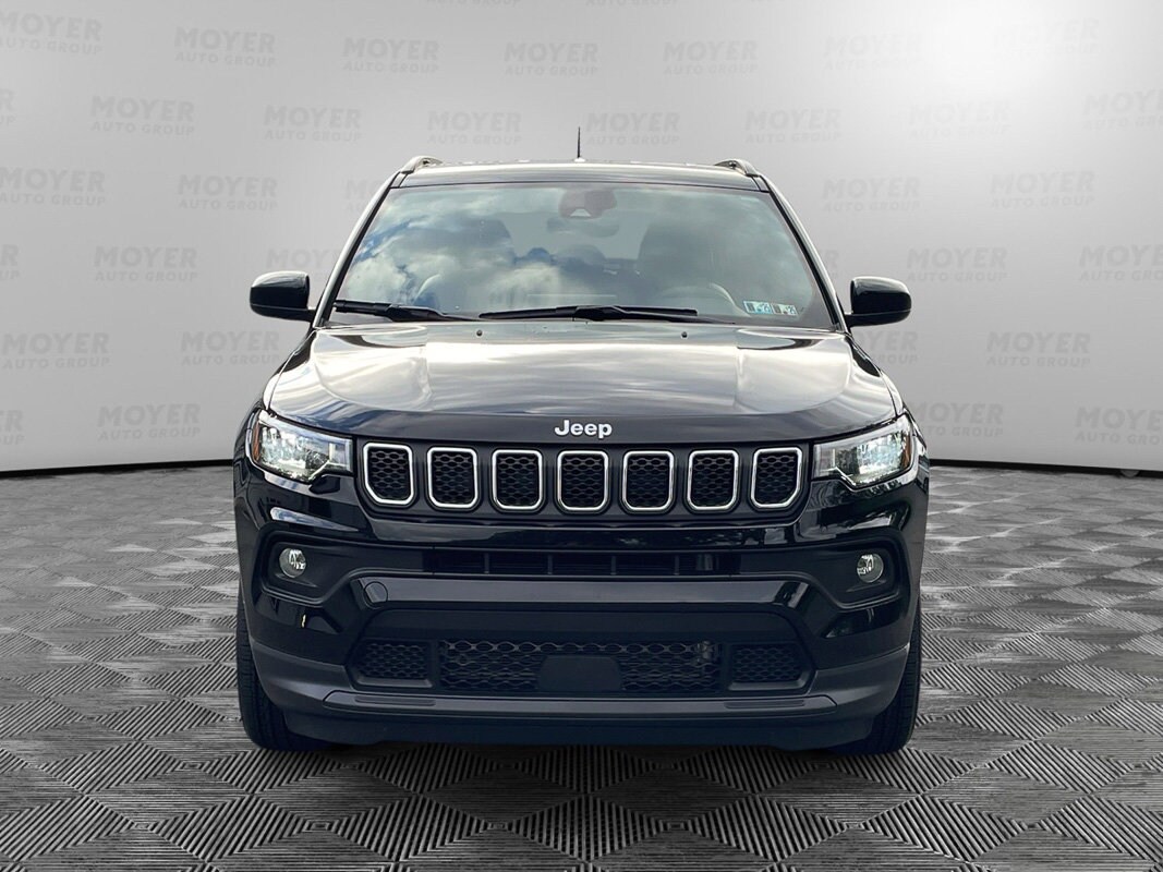2024 Jeep Compass Latitude photo 2