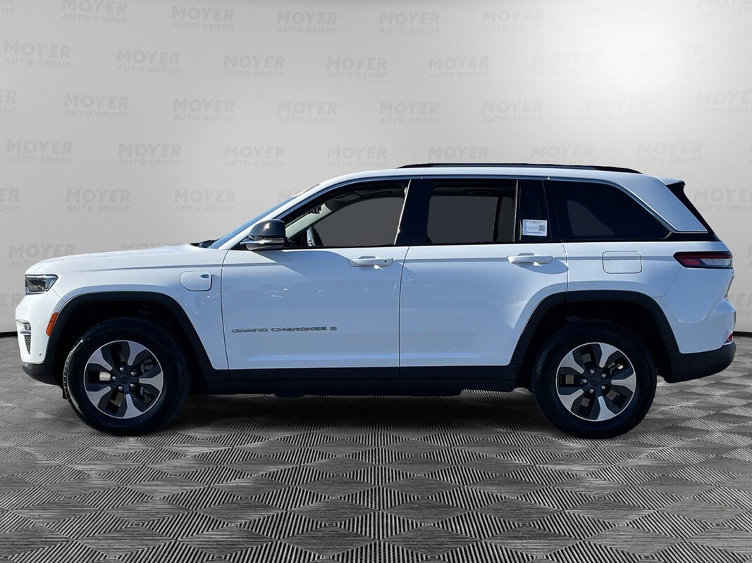 2022 Jeep Cherokee Summit Reserve photo 2