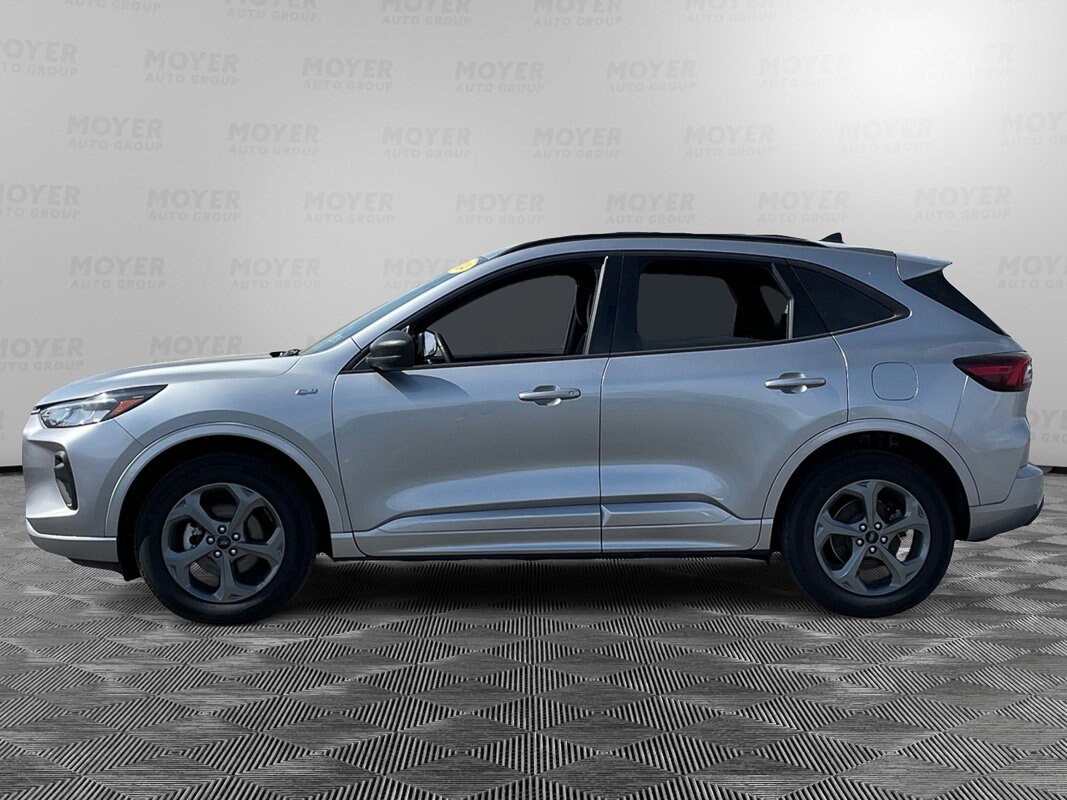 2024 Ford Escape ST-Line photo 2