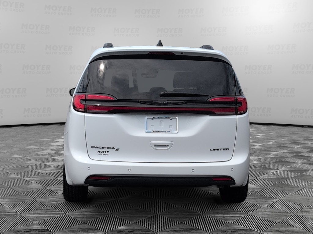 Certified 2025 Chrysler Pacifica Limited Limited FWD
