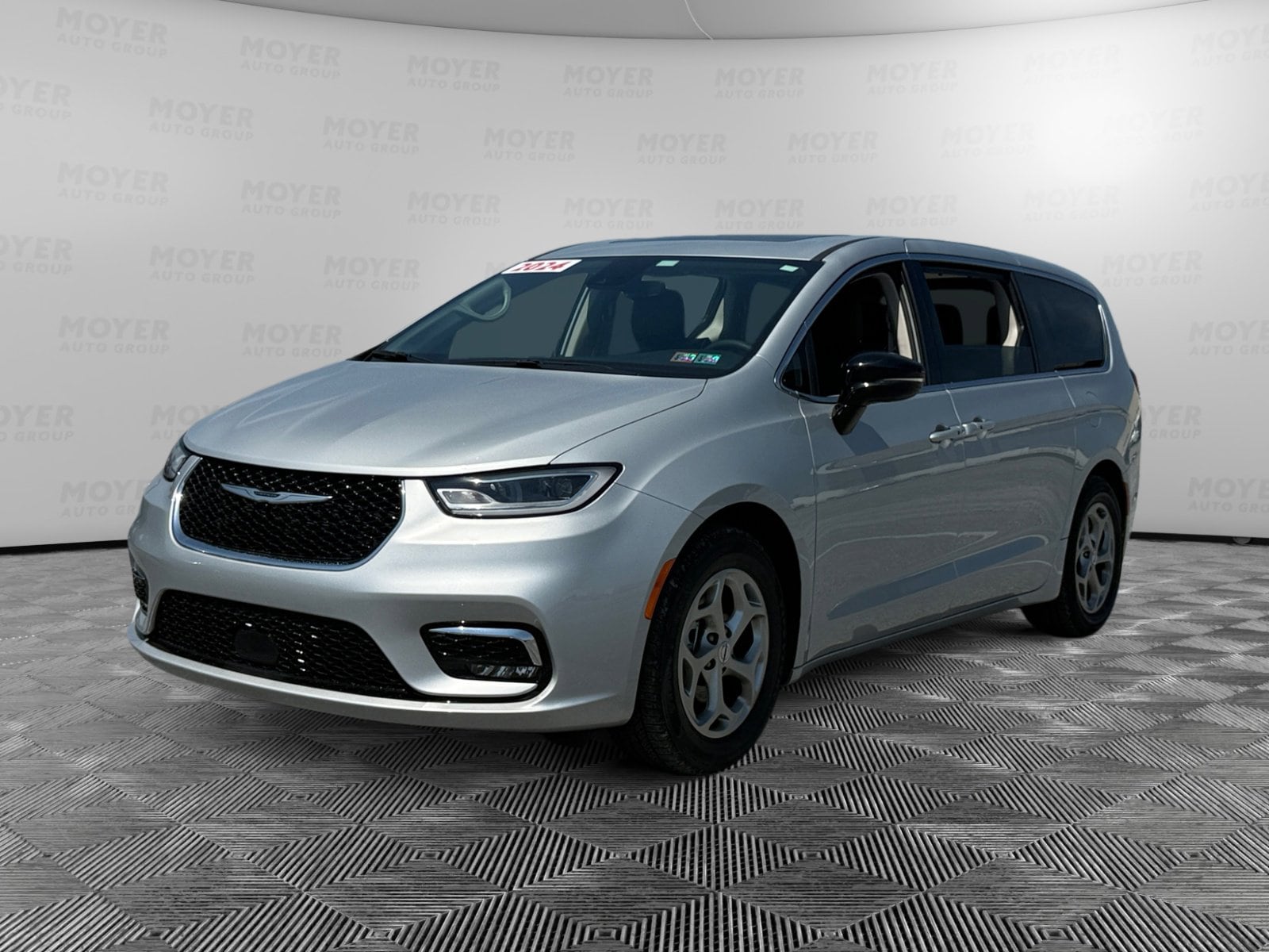 2024 Chrysler Pacifica Limited's photo