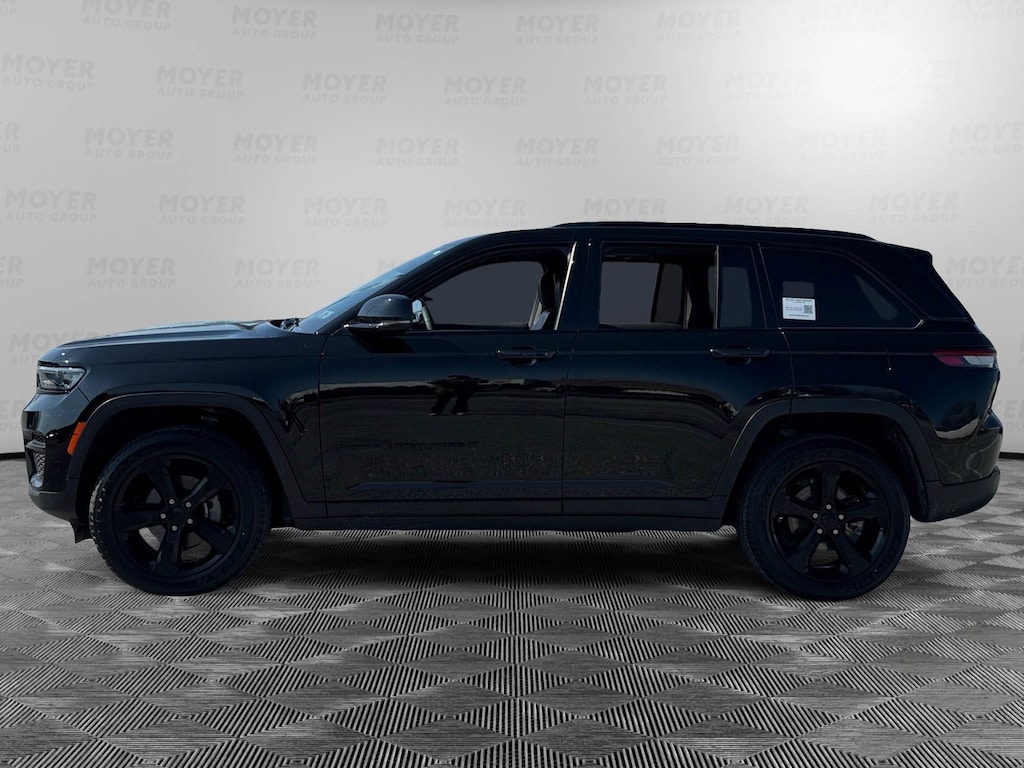 Used 2023 Jeep Grand Cherokee Laredo SUV