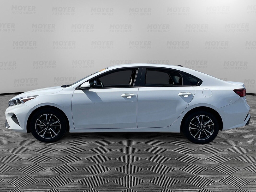 2023 Kia Forte LXS photo 2