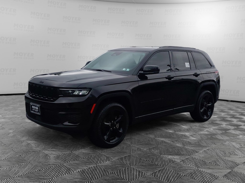 Used 2023 Jeep Grand Cherokee Laredo SUV