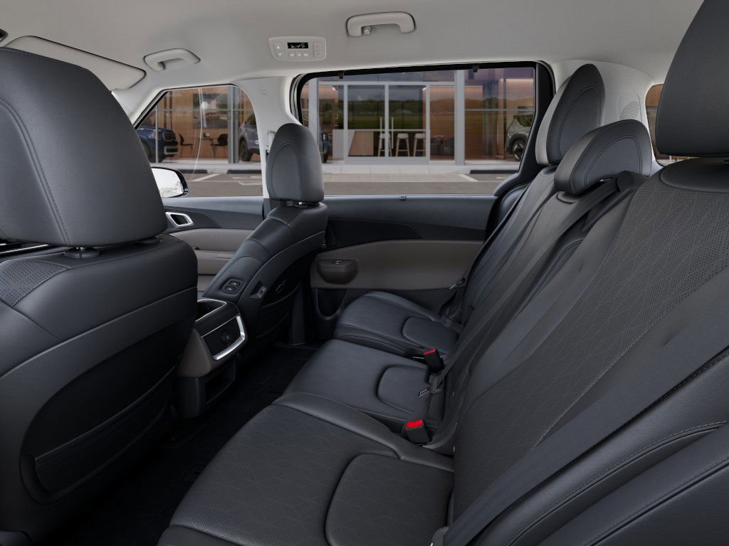 2025 Kia Carnival EX - Photo 18