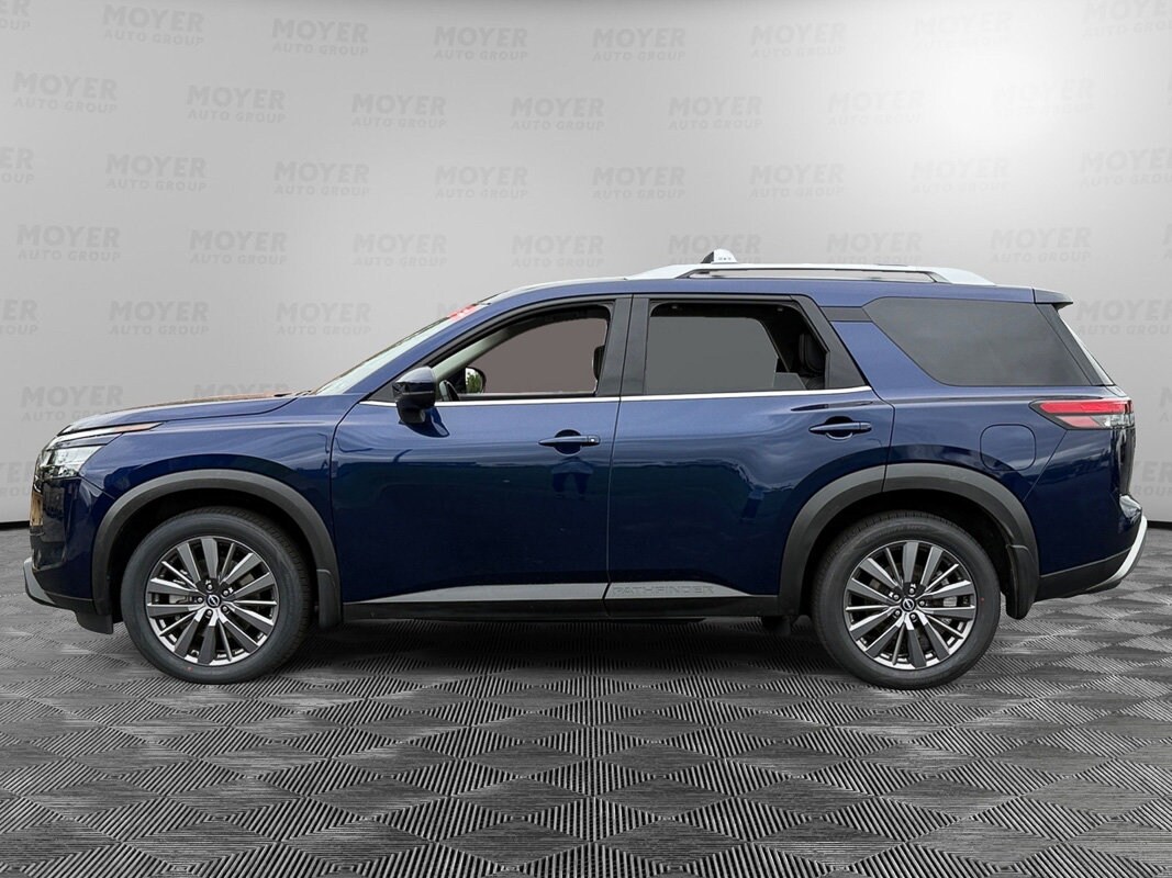 2023 Nissan Pathfinder SL photo 2