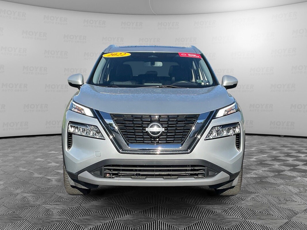 2022 Nissan Rogue SV photo 2