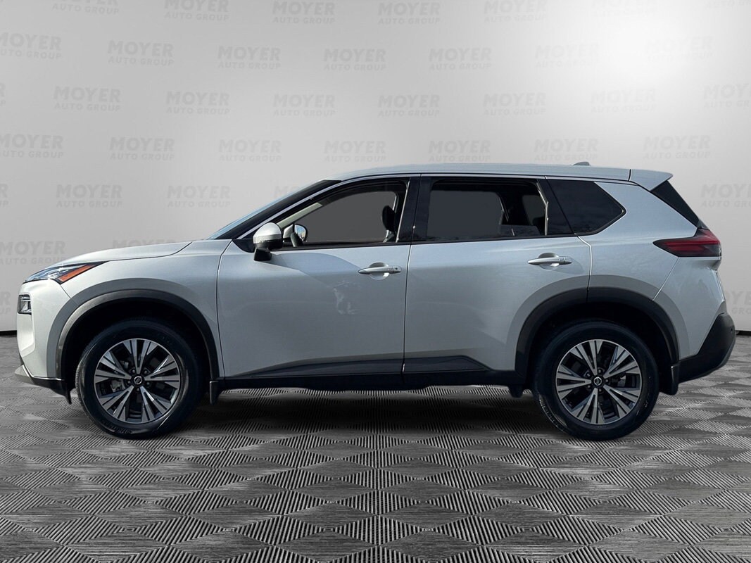 2021 Nissan Rogue SV photo 2