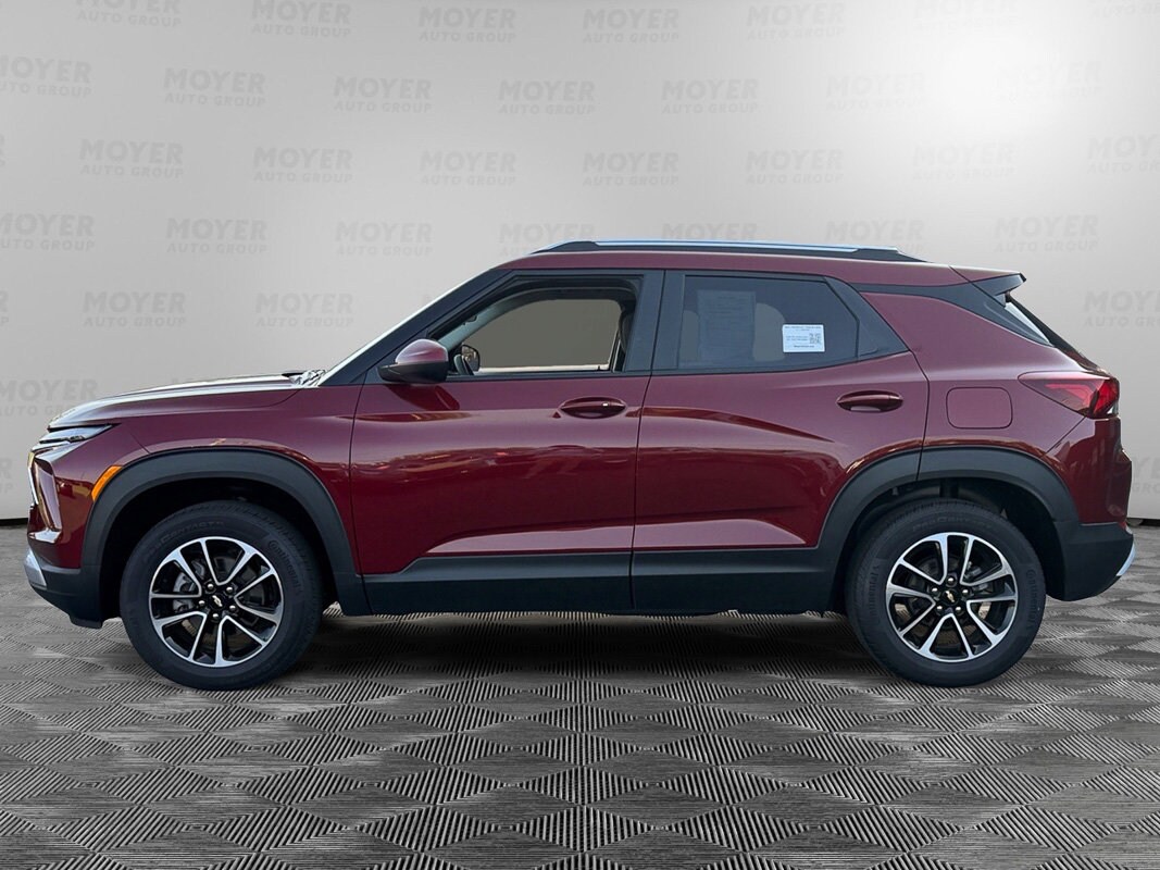 2024 Chevrolet Trailblazer LT photo 2