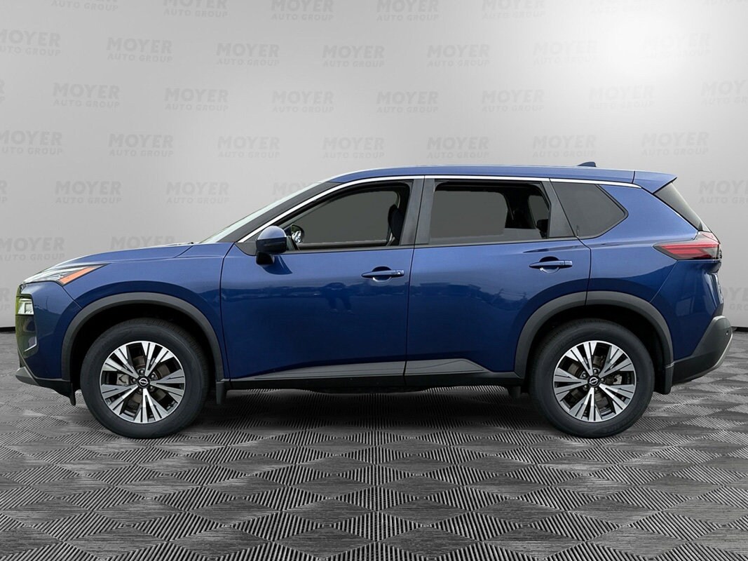2022 Nissan Rogue SV photo 2
