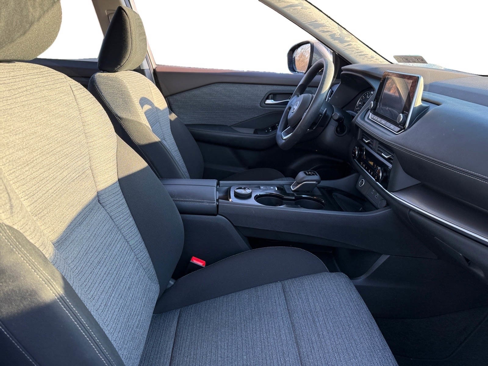 2023 Nissan Rogue SV - Photo 17