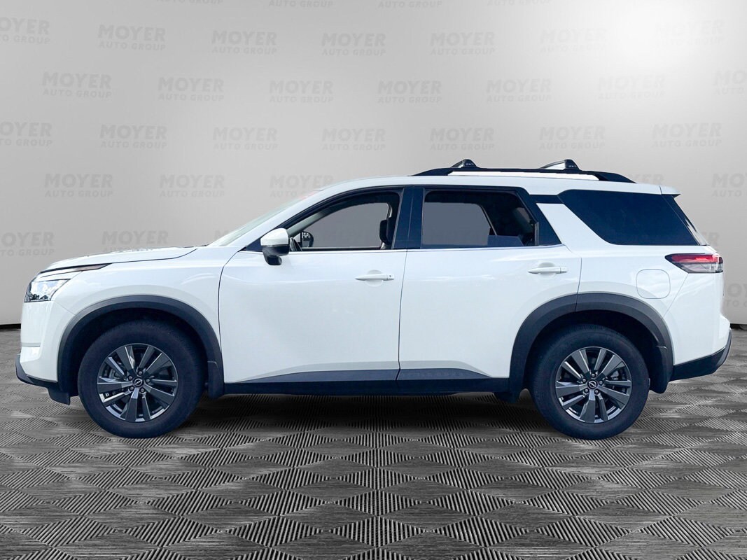 2024 Nissan Pathfinder SV photo 2