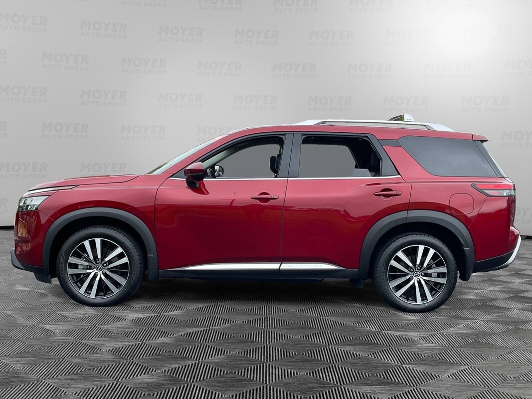 2023 Nissan Pathfinder Platinum photo 2
