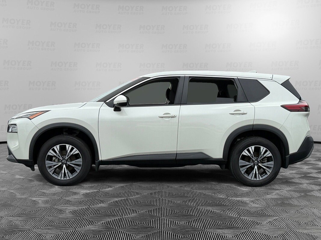 2022 Nissan Rogue SV photo 2