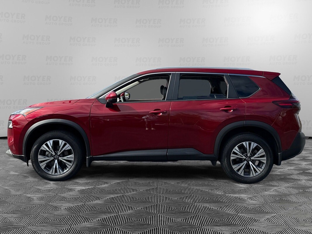 2022 Nissan Rogue SV photo 2