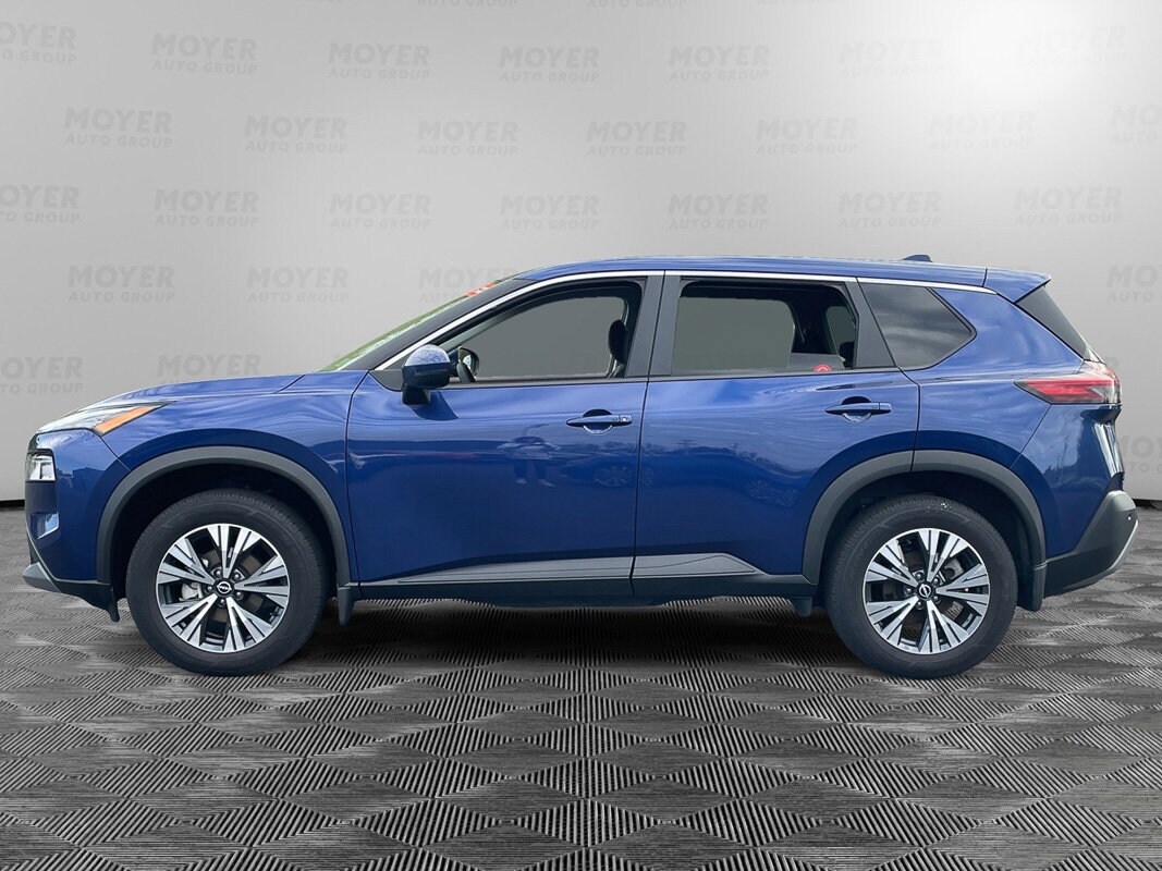 2022 Nissan Rogue SV photo 2