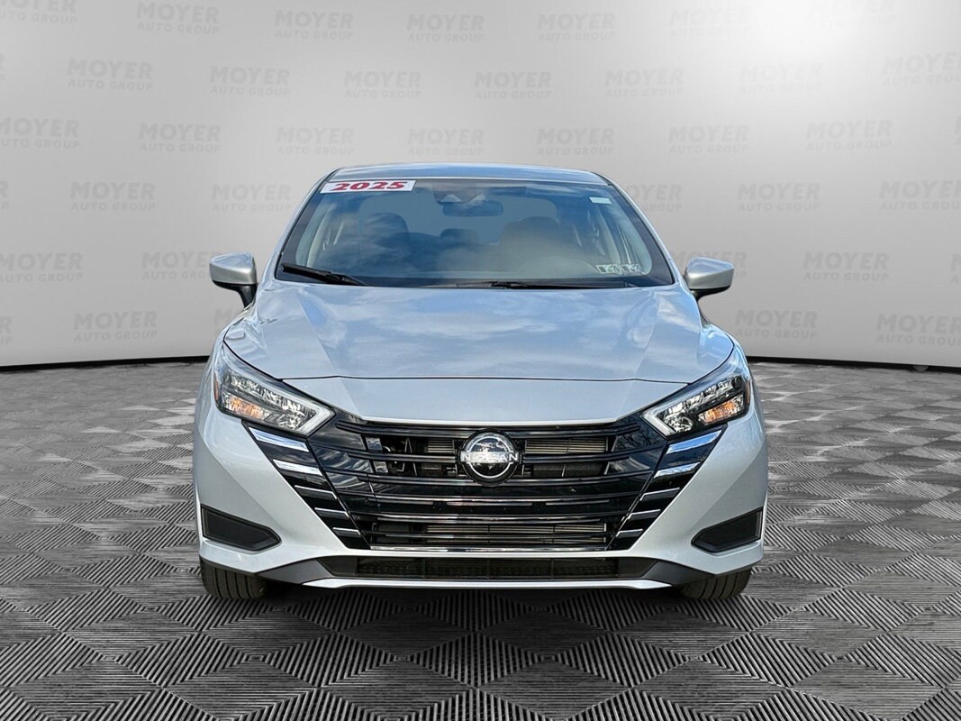 2025 Nissan Versa 1.6 SV photo 3