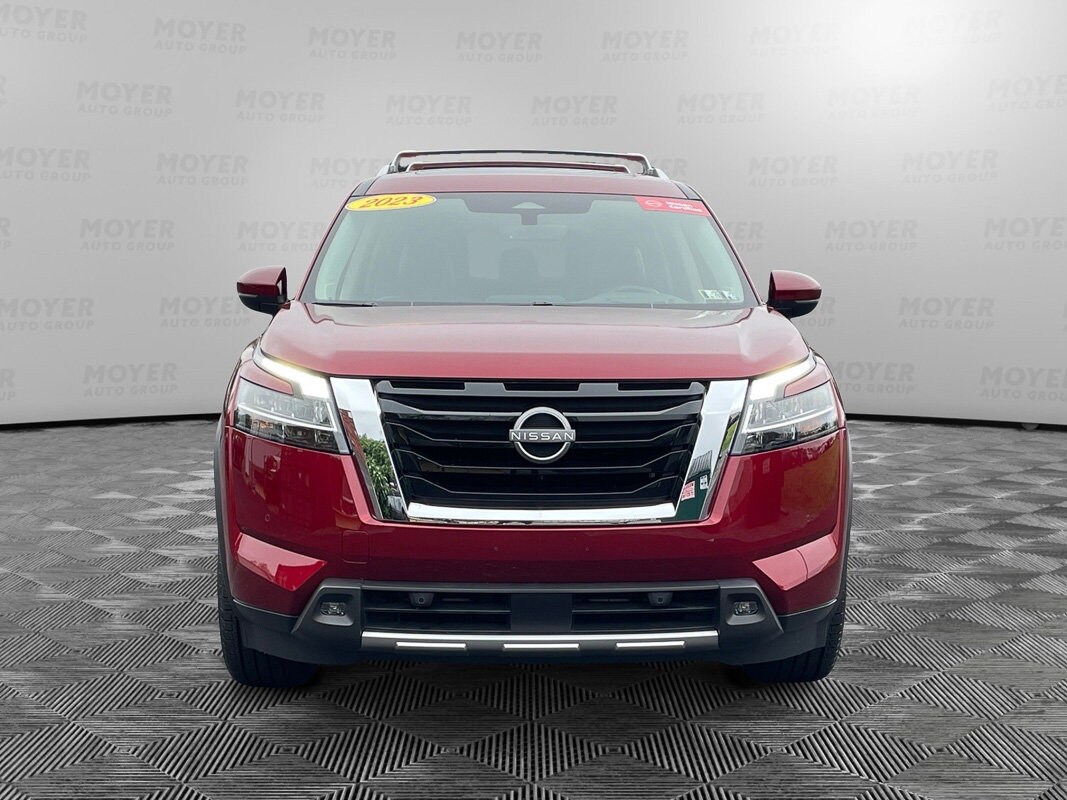 2023 Nissan Pathfinder Platinum photo 3
