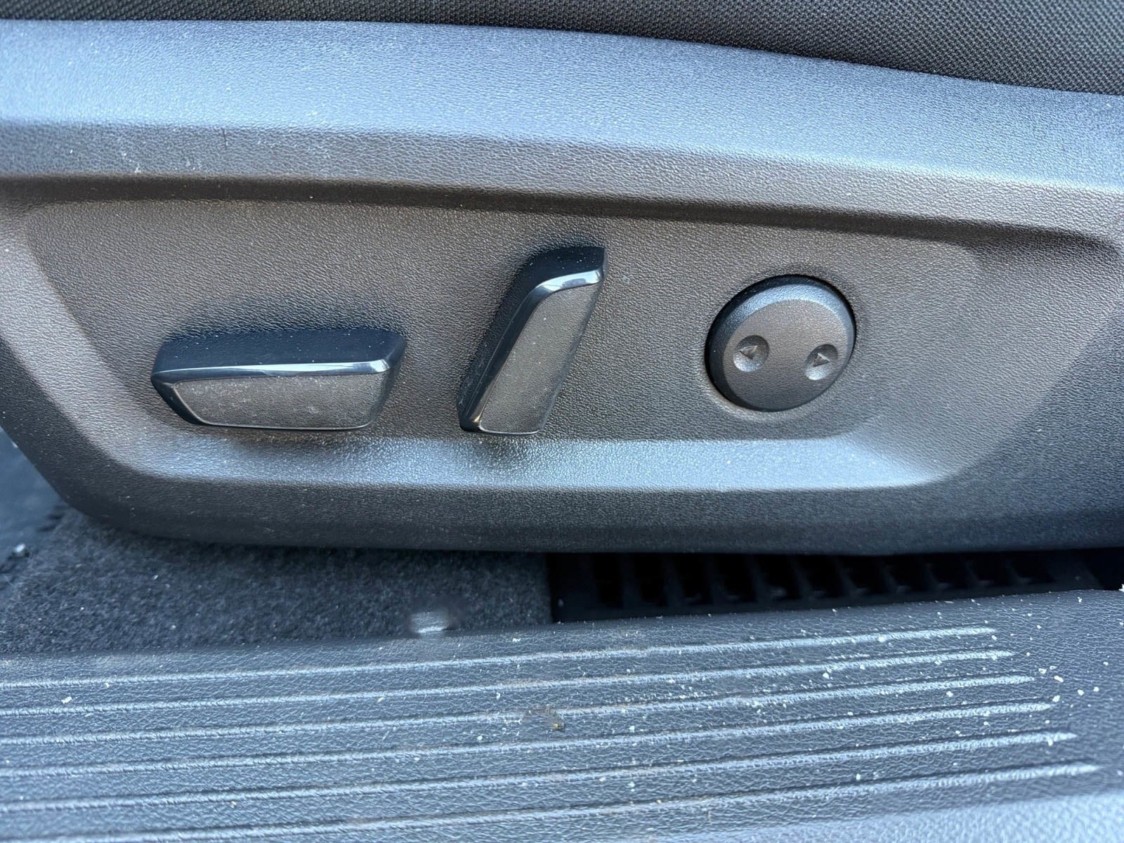 2023 Nissan Rogue SV - Photo 10
