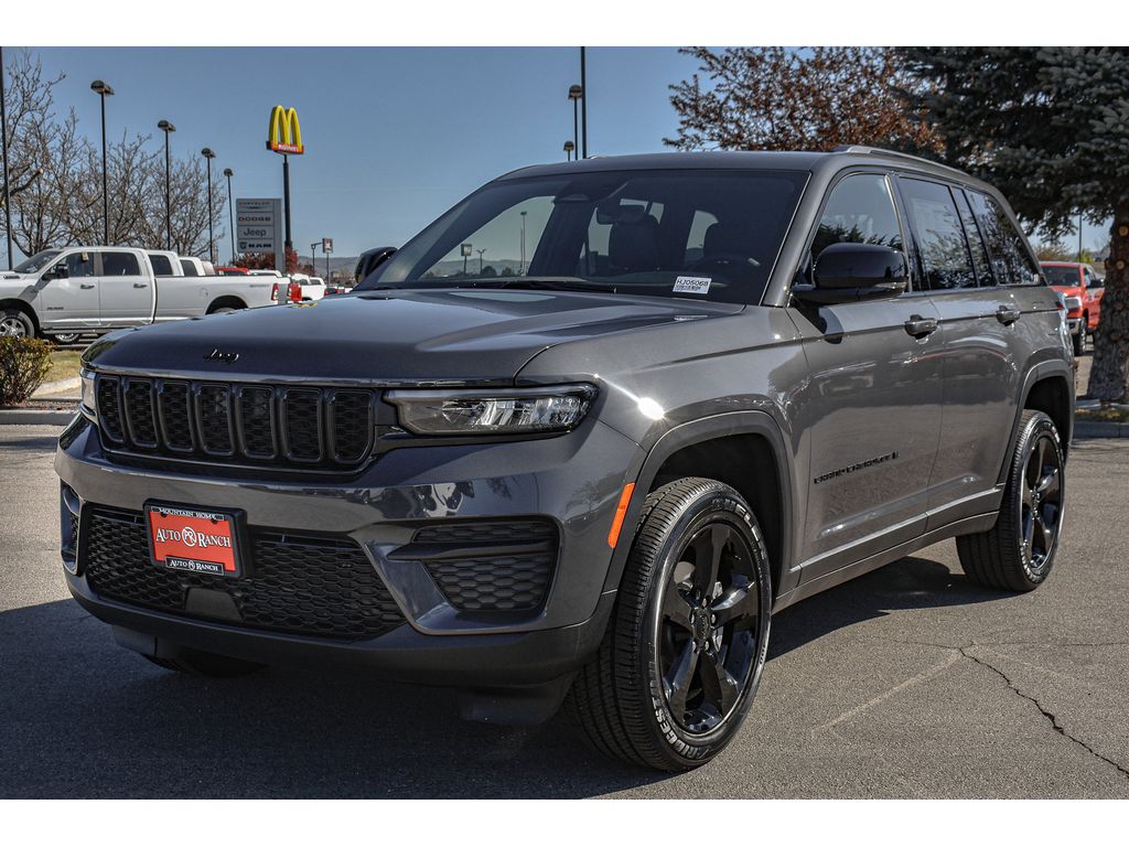 2025 Jeep Grand Cherokee Laredo photo 2
