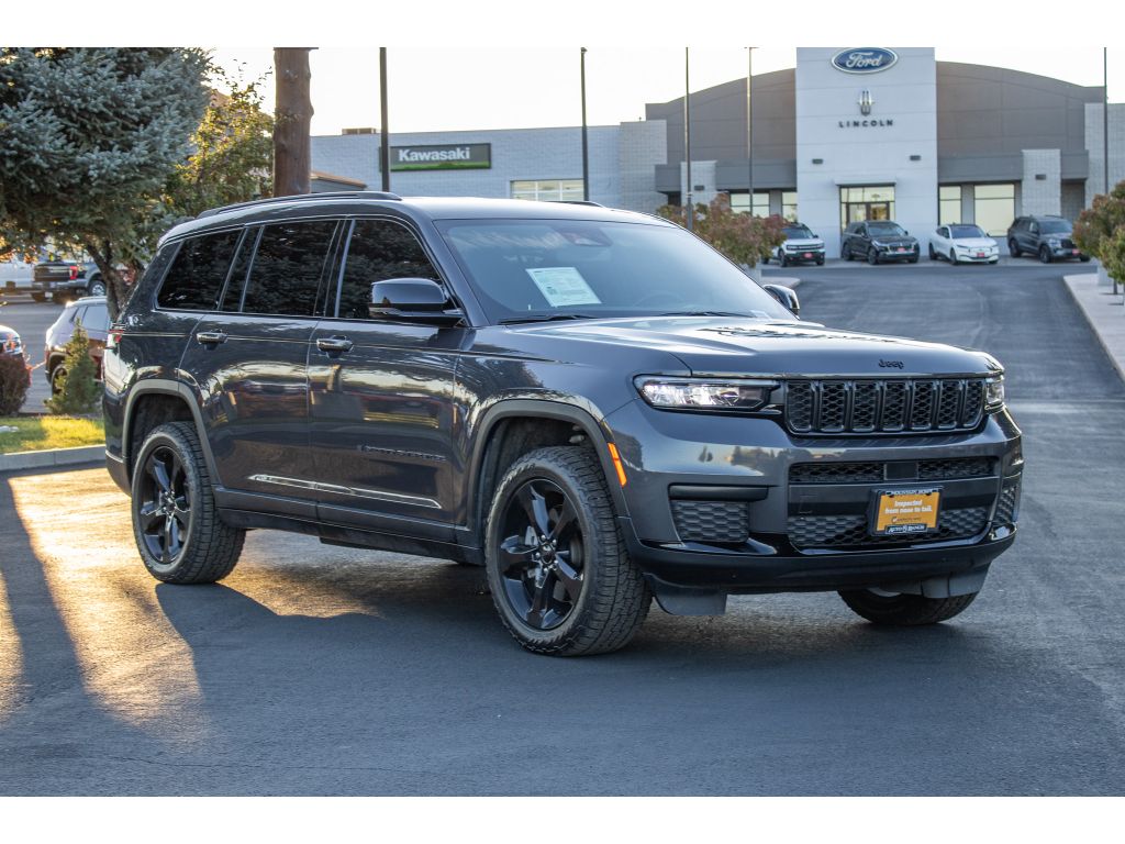 2022 Jeep Grand Cherokee Altitude photo 2