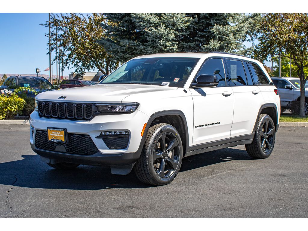 2023 Jeep Grand Cherokee Limited photo 3