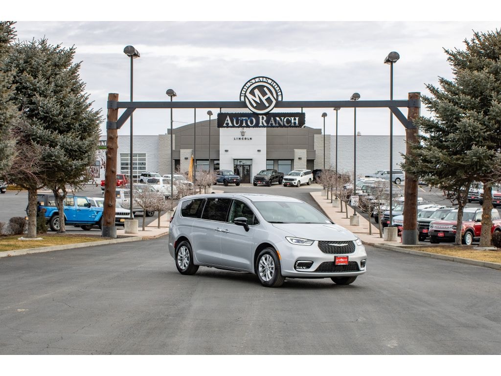 New 2026 Chrysler Pacifica Select Passenger Van