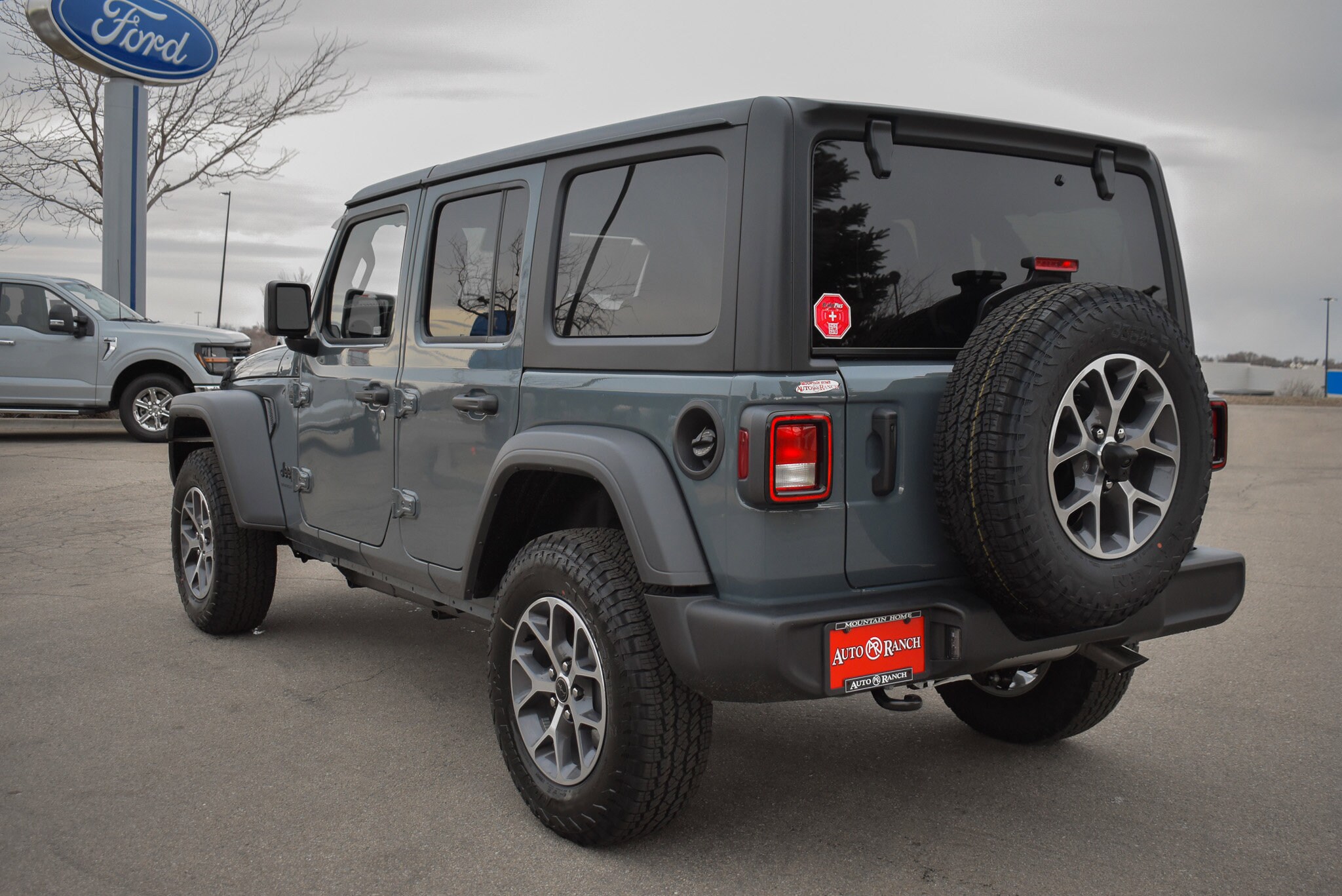 2025 Jeep Wrangler Sport S photo 4