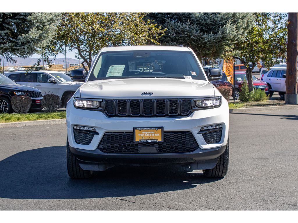 2023 Jeep Grand Cherokee Limited photo 2