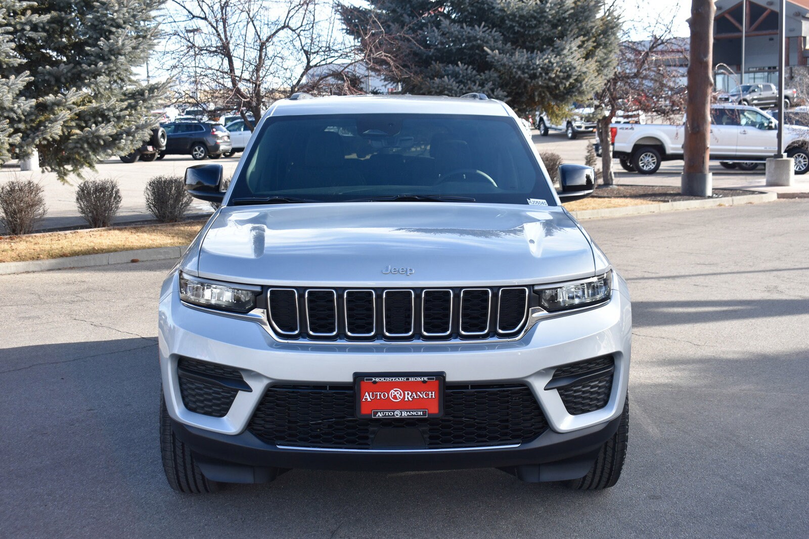 2025 Jeep Grand Cherokee Laredo photo 2