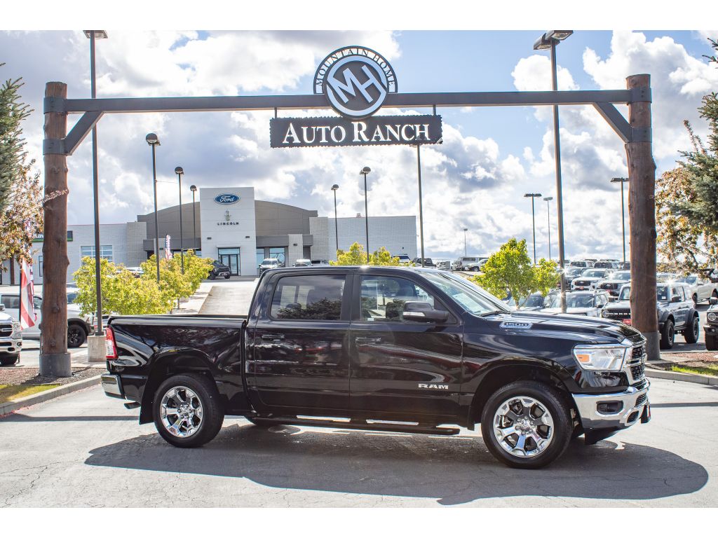 2022 RAM 1500 Big Horn/Lone Star 4x4 Crew Cab 5'7's photo