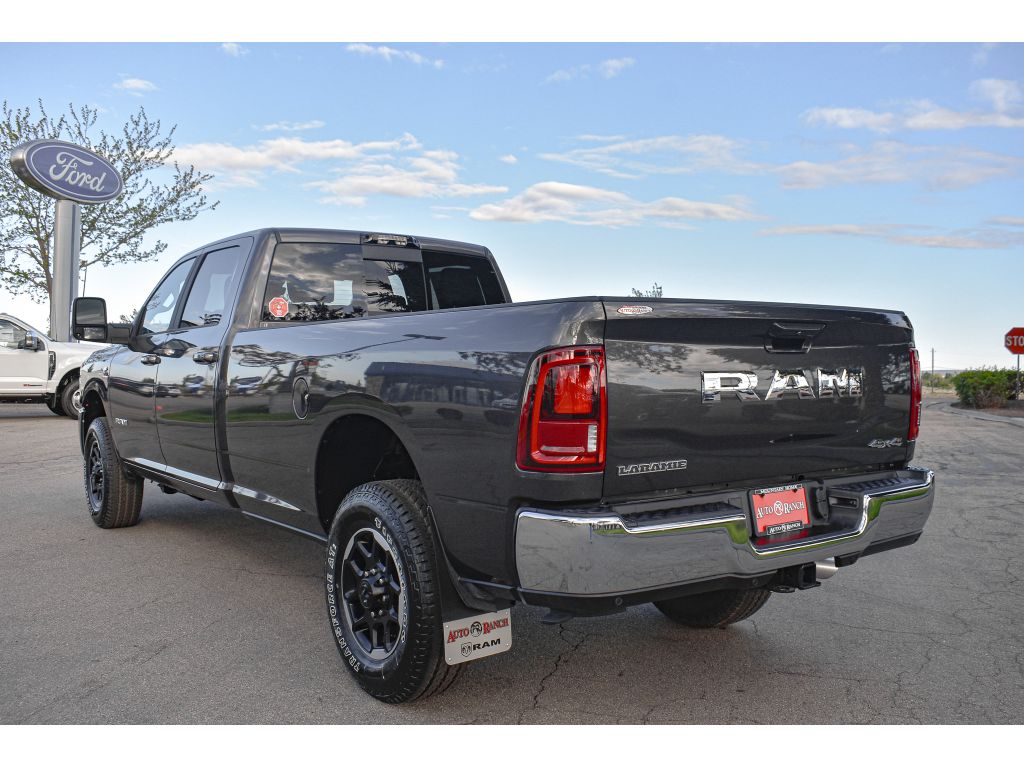2025 Ram 3500 Laramie photo 4