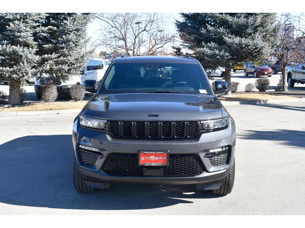 2025 Jeep Grand Cherokee Limited photo 2