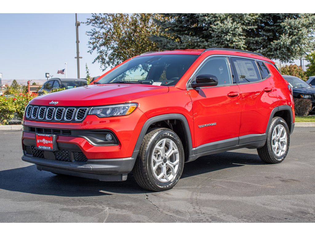 2025 Jeep Compass Latitude photo 3