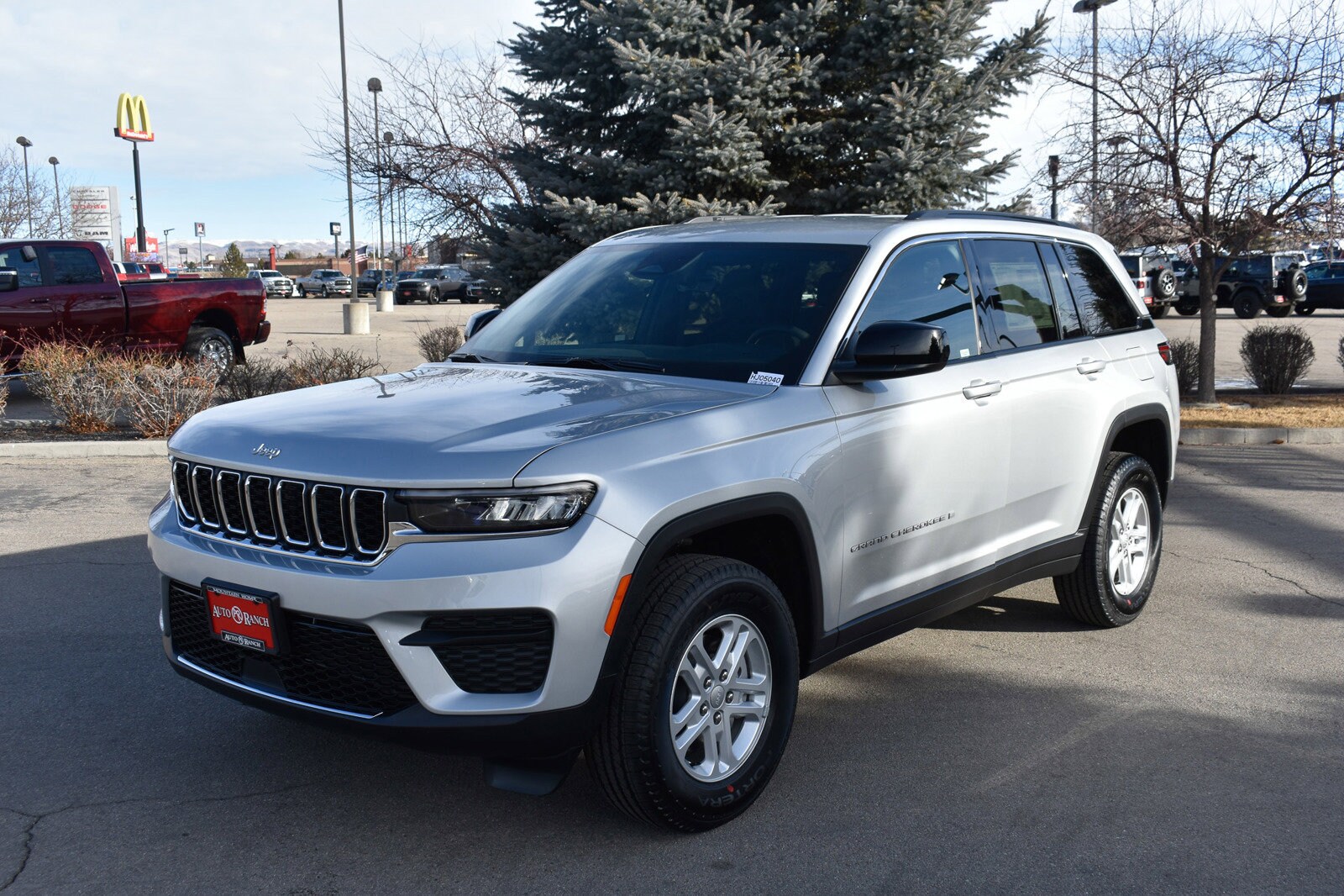 2025 Jeep Grand Cherokee Laredo photo 3