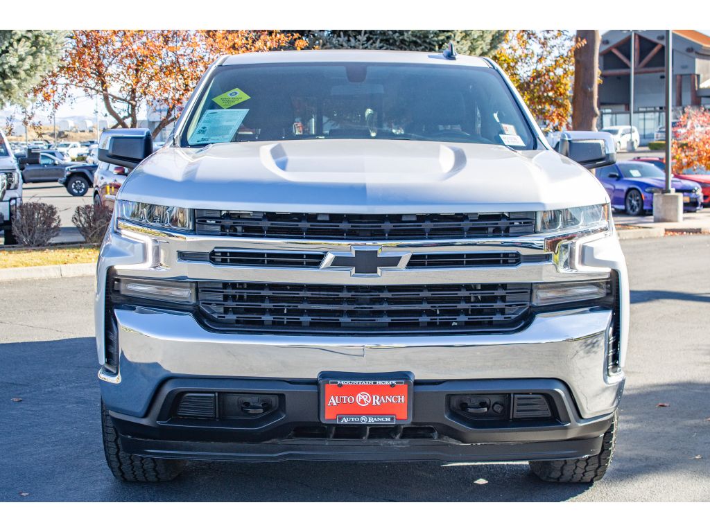 2021 Chevrolet Silverado 1500 LT photo 2