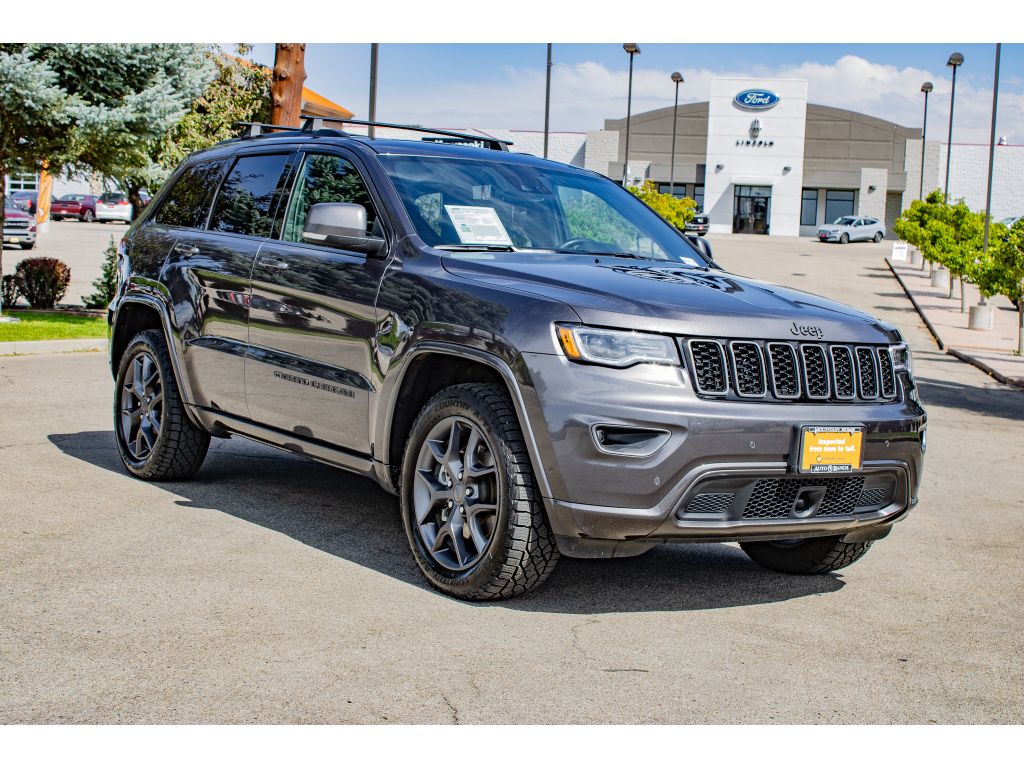 2021 Jeep Grand Cherokee Anniversary Edition photo 2