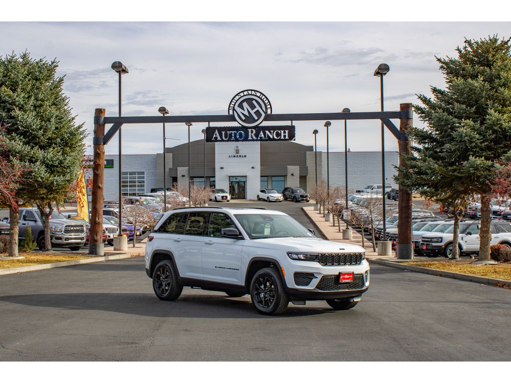 2025 Jeep Grand Cherokee Altitude's photo