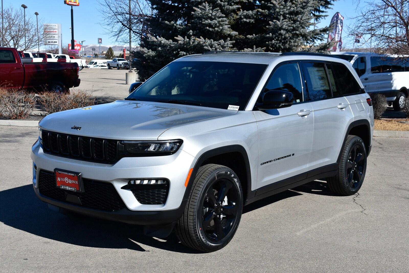 2025 Jeep Grand Cherokee Limited photo 3