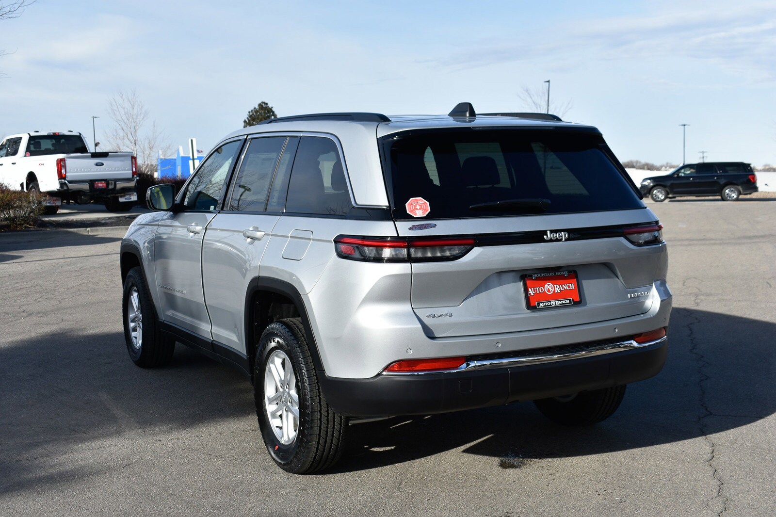 2025 Jeep Grand Cherokee Laredo photo 4