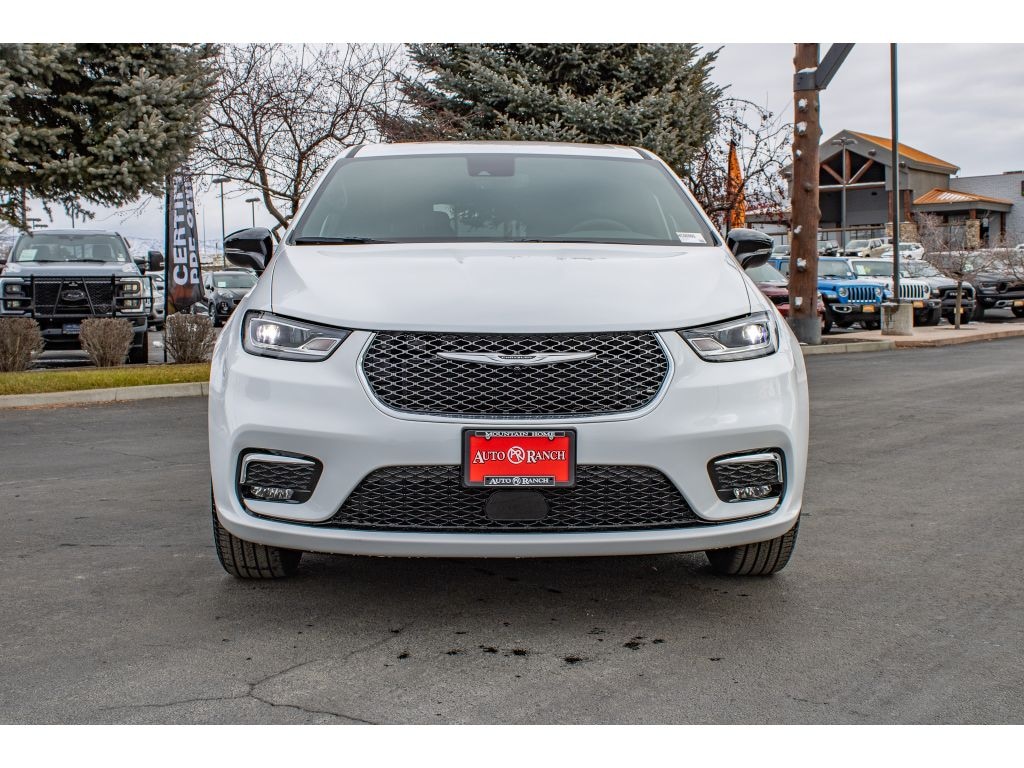 New 2026 Chrysler Pacifica Select Passenger Van