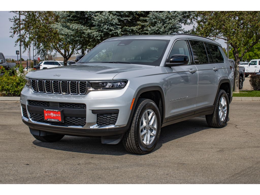 2025 Jeep Grand Cherokee Laredo X photo 3