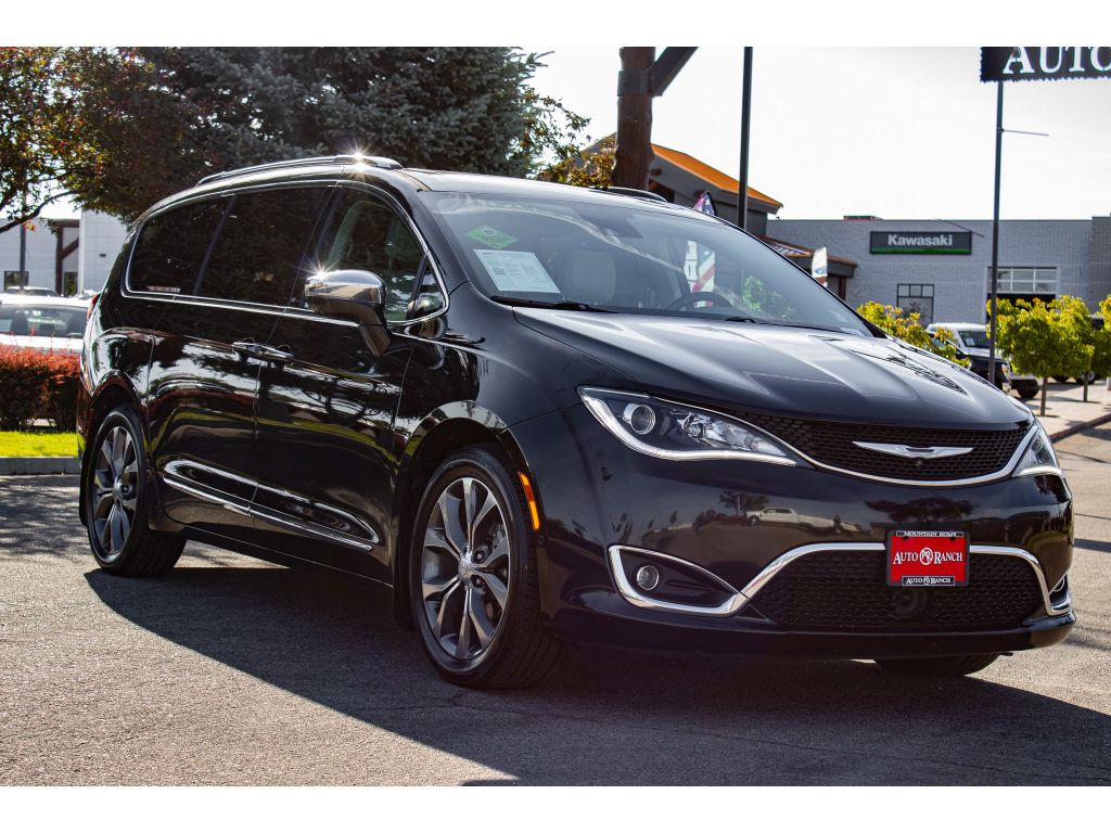 Used 2017 Chrysler Pacifica Limited with VIN 2C4RC1GG6HR812654 for sale in Mountain Home, ID