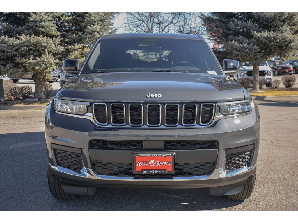 2025 Jeep Grand Cherokee Laredo X photo 2