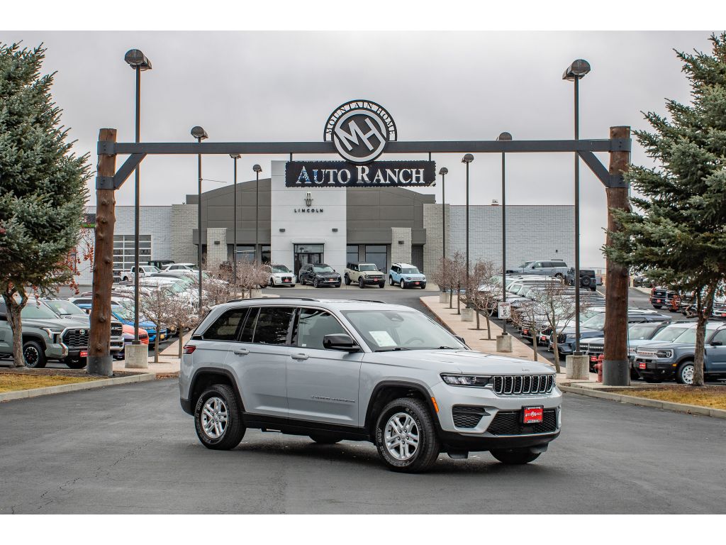 2023 Jeep Grand Cherokee Laredo's photo