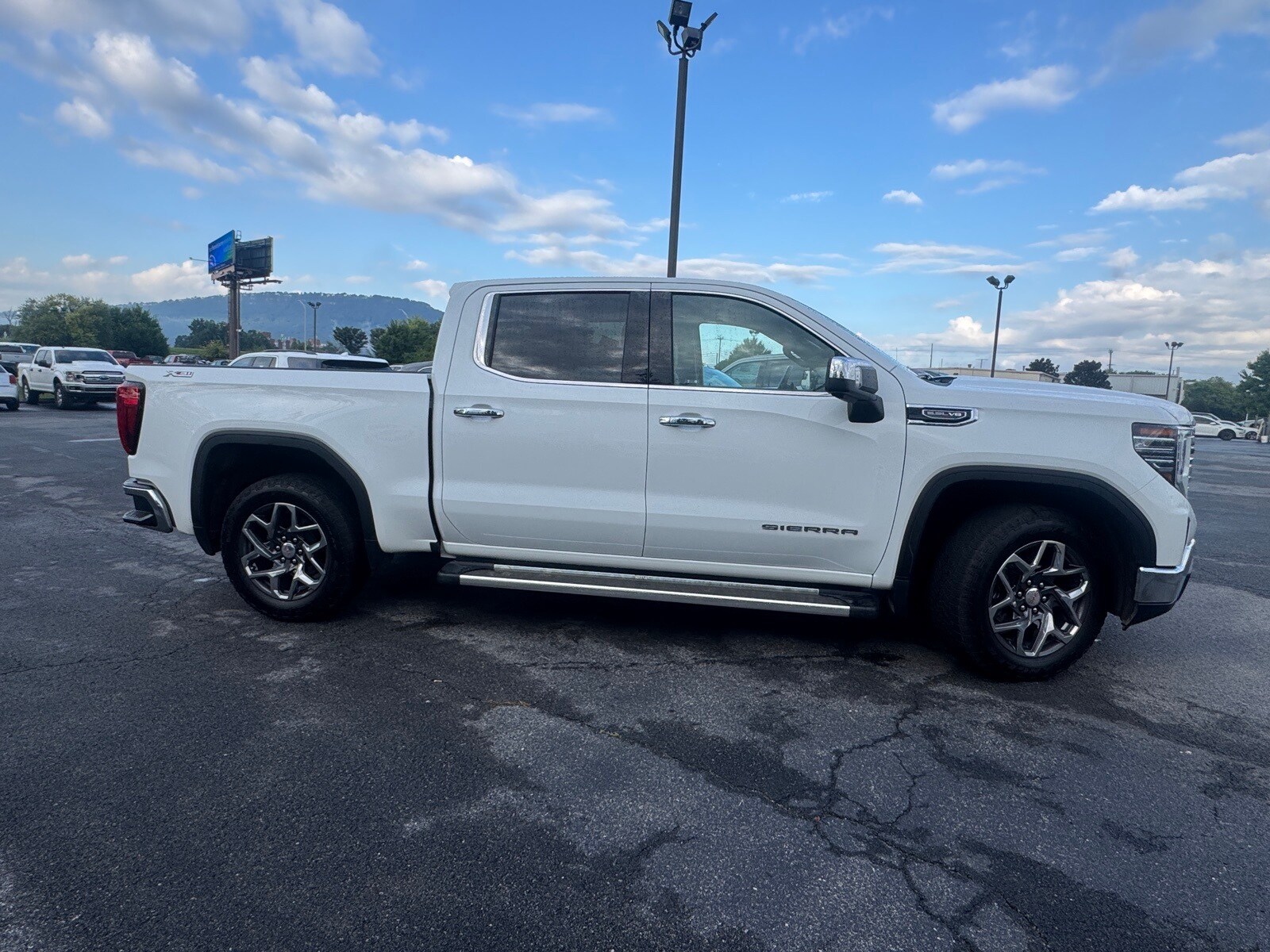 2022 Gmc Sierra 1500 SLT photo 2