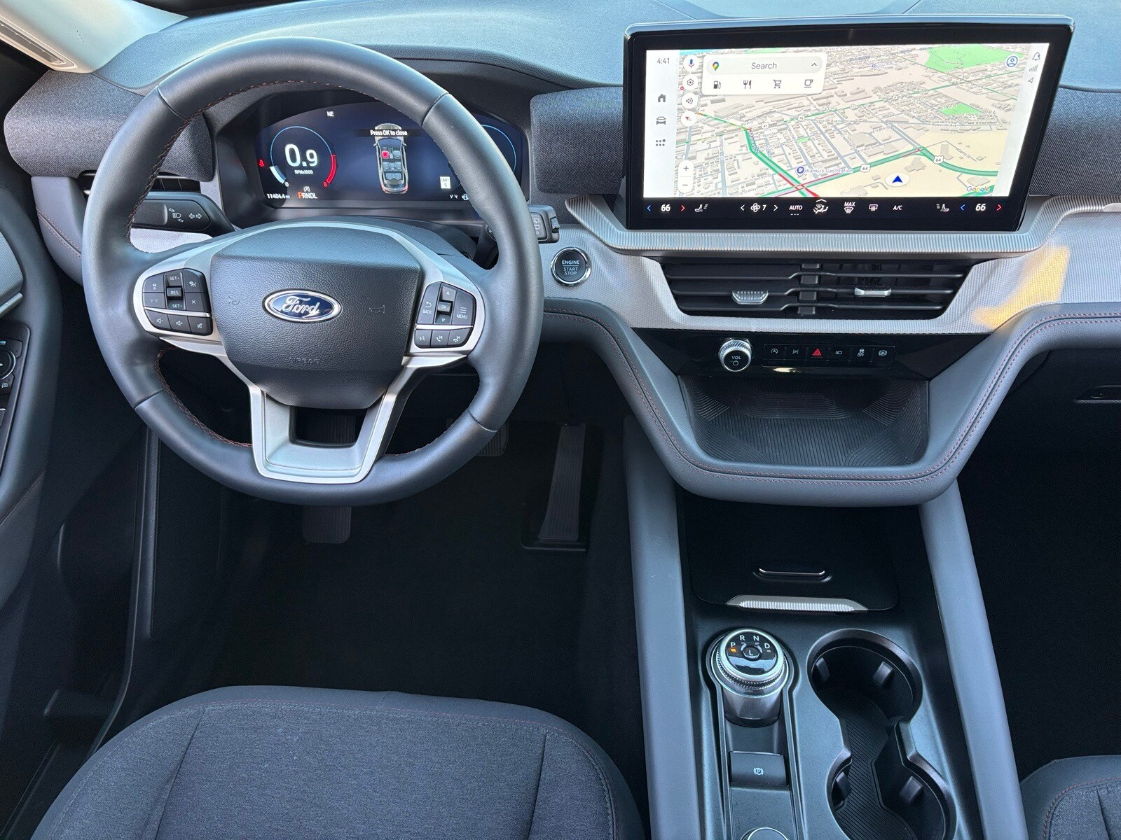 2025 Ford Explorer photo 3