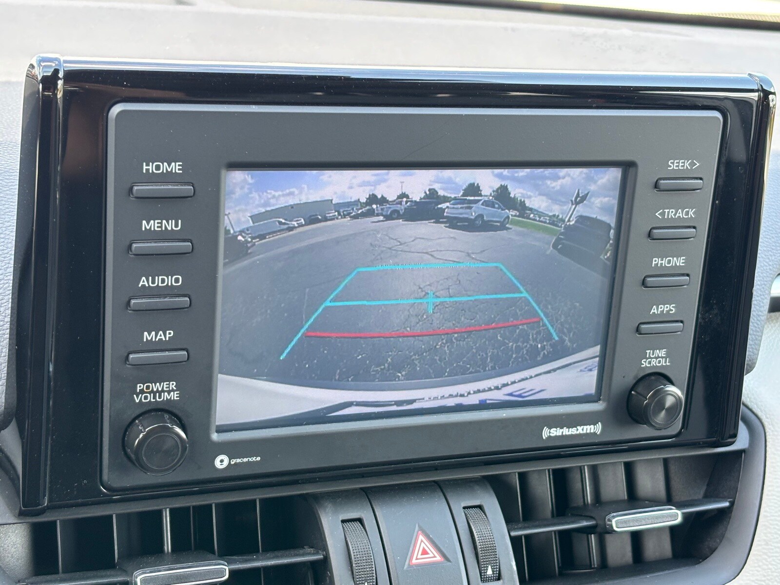 2022 Toyota RAV4 Hybrid XLE Premium photo 4