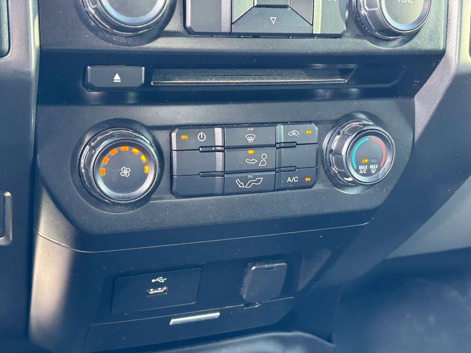 2016 Ford F-150 XLT photo 4